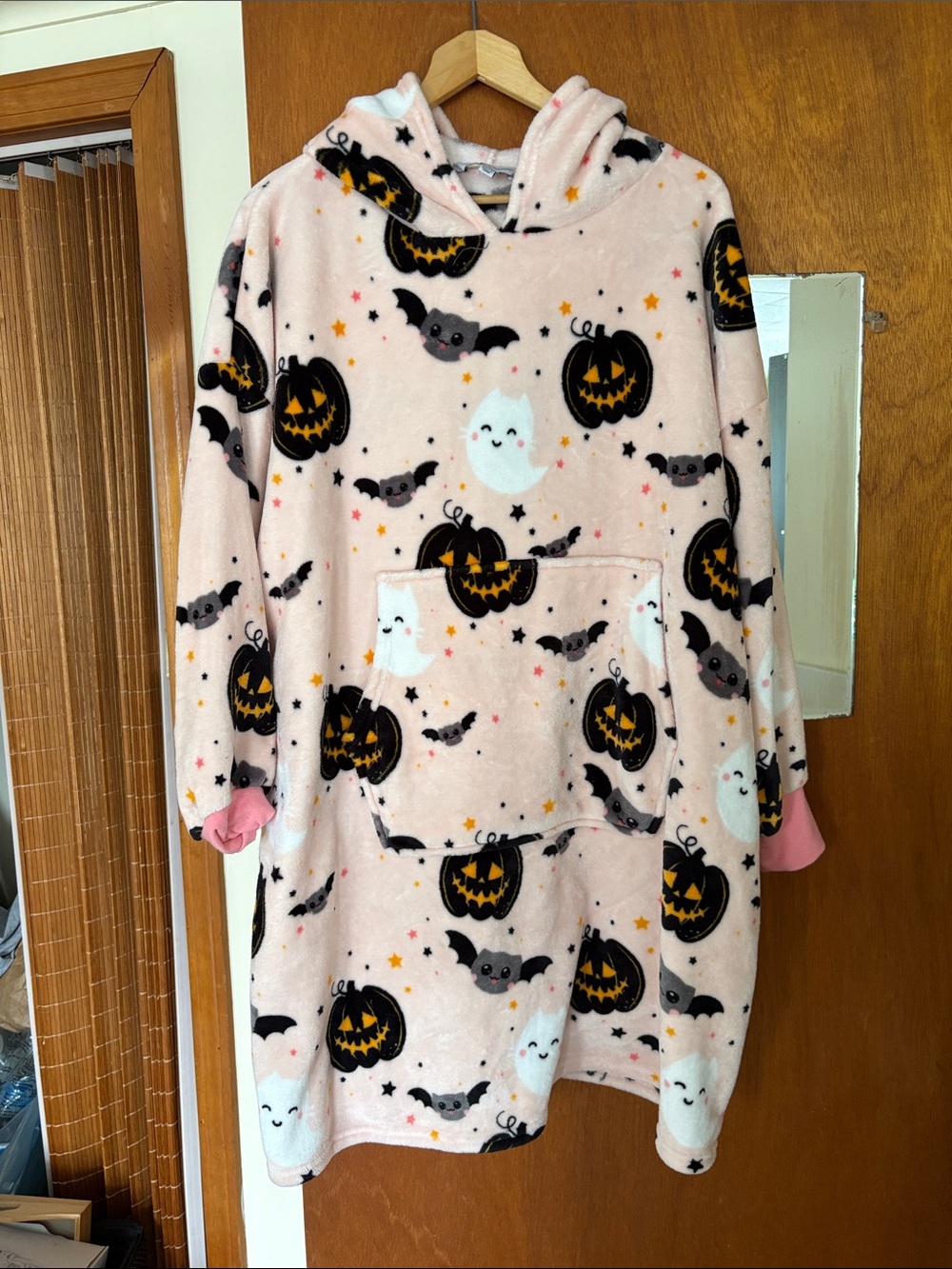 cupcakes & cashmere Pink Halloween Pumpkin & Ghost Plush Hooded Lounge Poncho